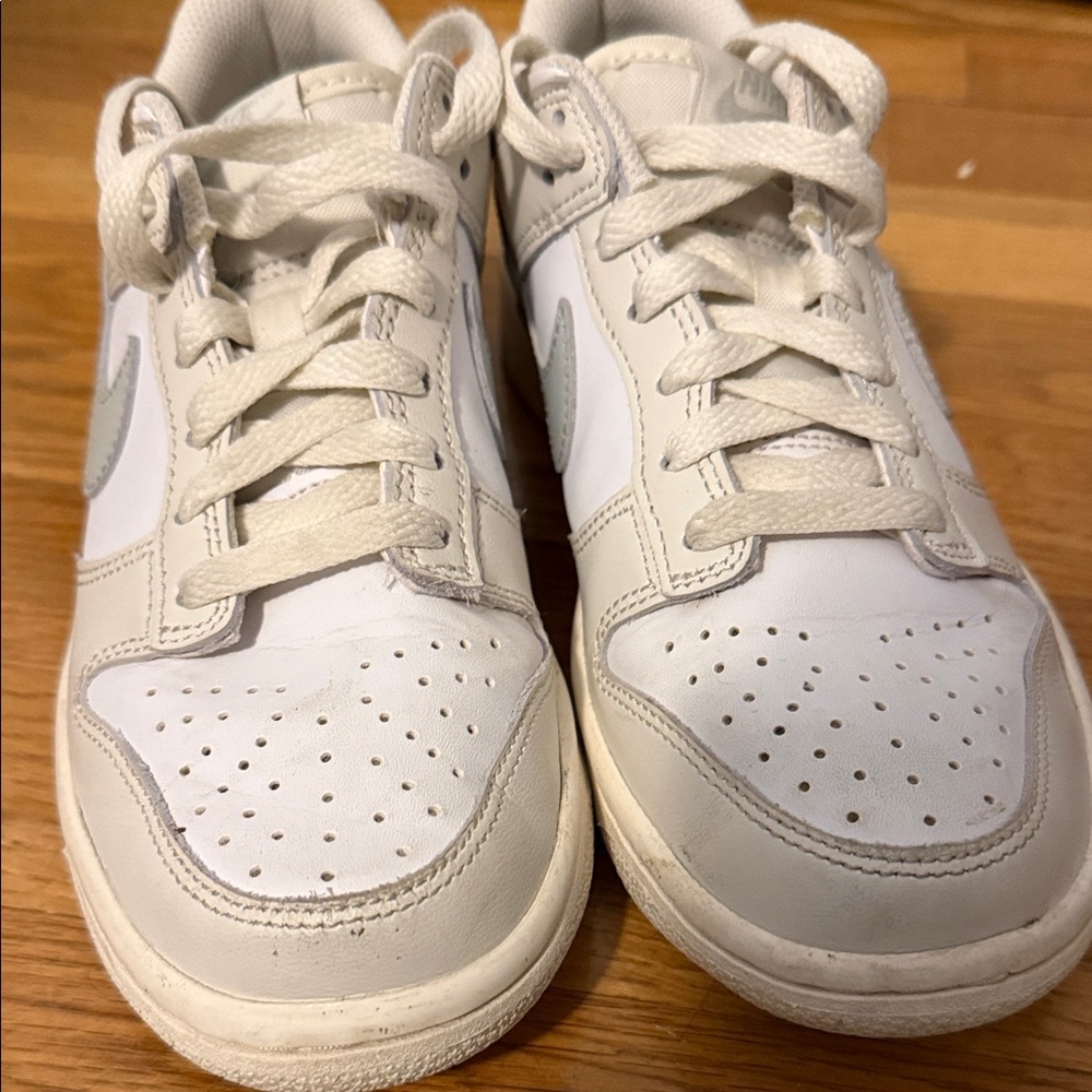 Nike Kids dunks Low-Top Sneakers in White and Cream